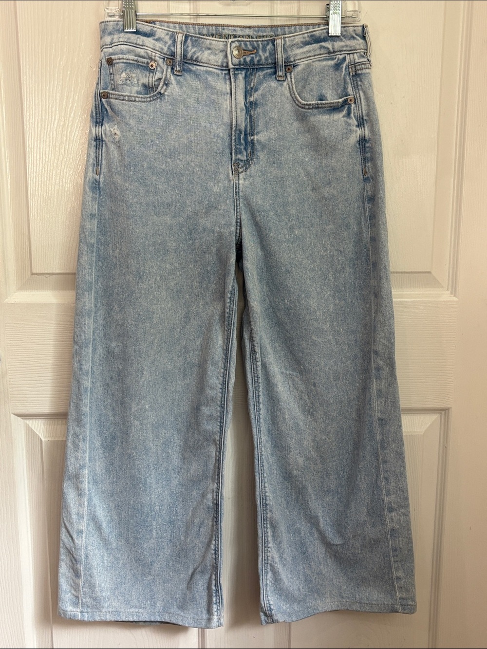 American Eagle Super High Rise Baggy Wide Leg Jeans Size 4 regular light Wash